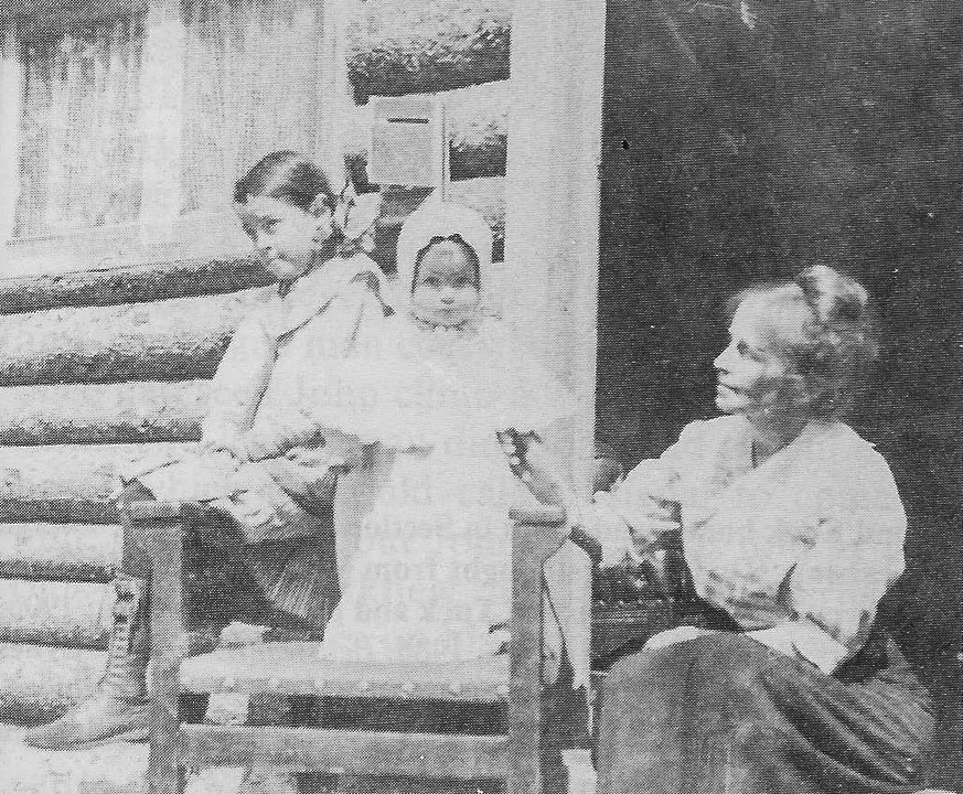 Leah, John, & Fannie Collins at the Collins homestead - 1913