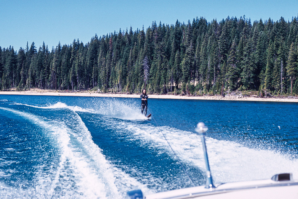 Rik Jensen waterskiing